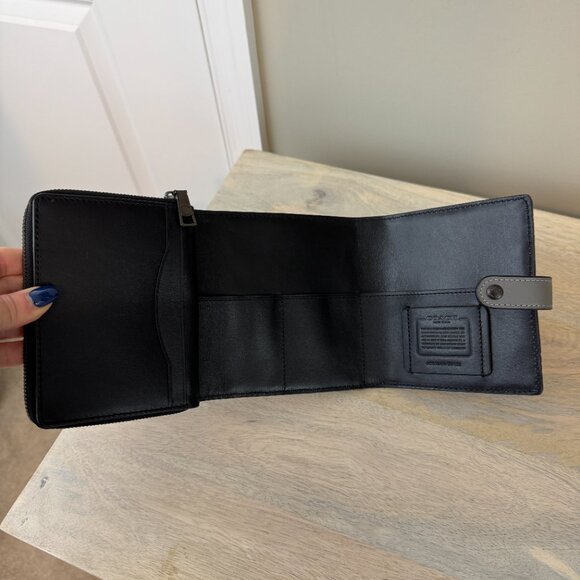 Coach Quilted Leather Cord Organizer/Wallet in Heather Gray, NWT - Picture 7 of 10